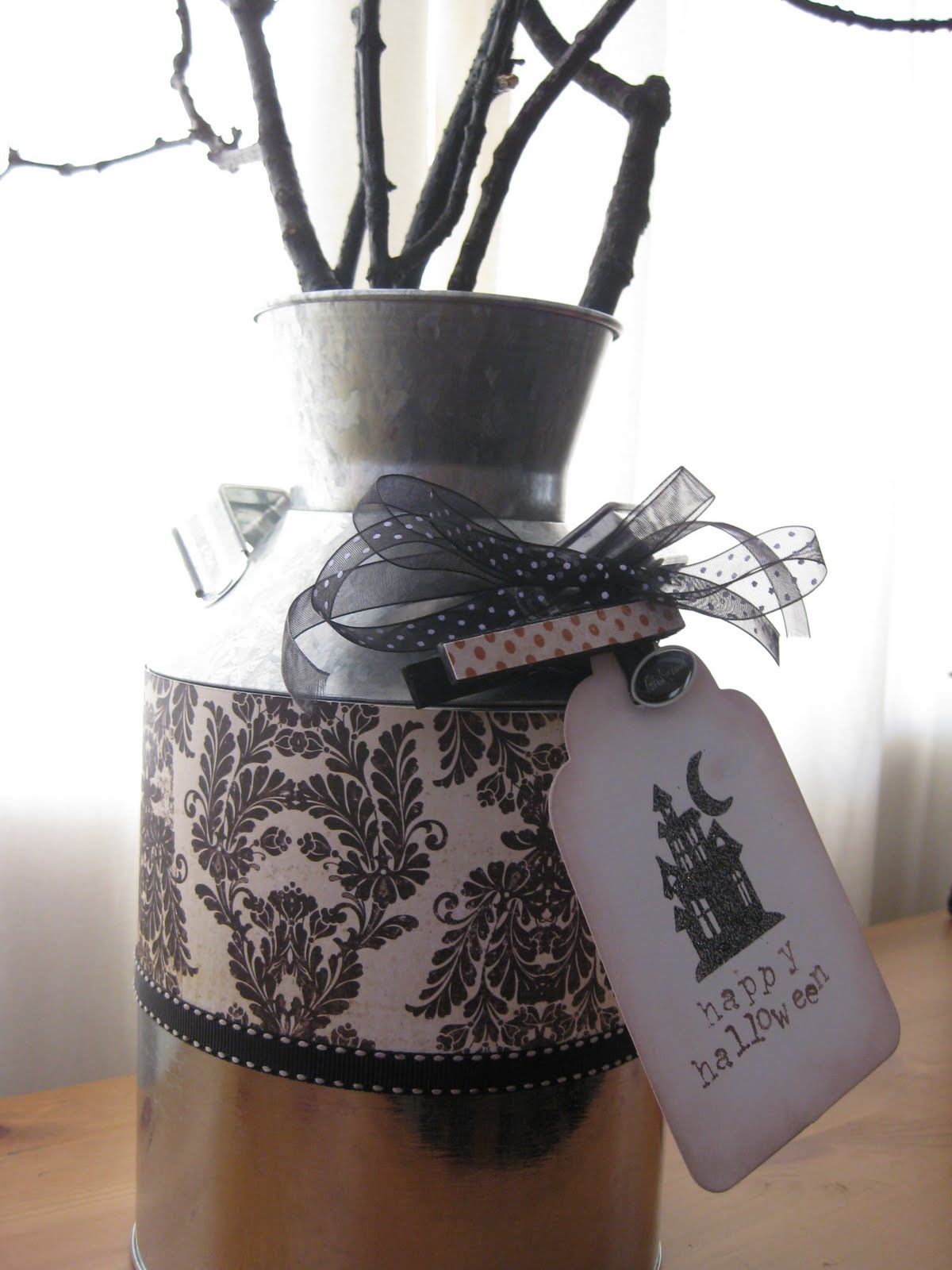 Embellishing Life: My milk jug is ready for Halloween