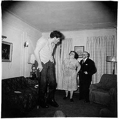 arbus_Jewish-giant_1970.jpg