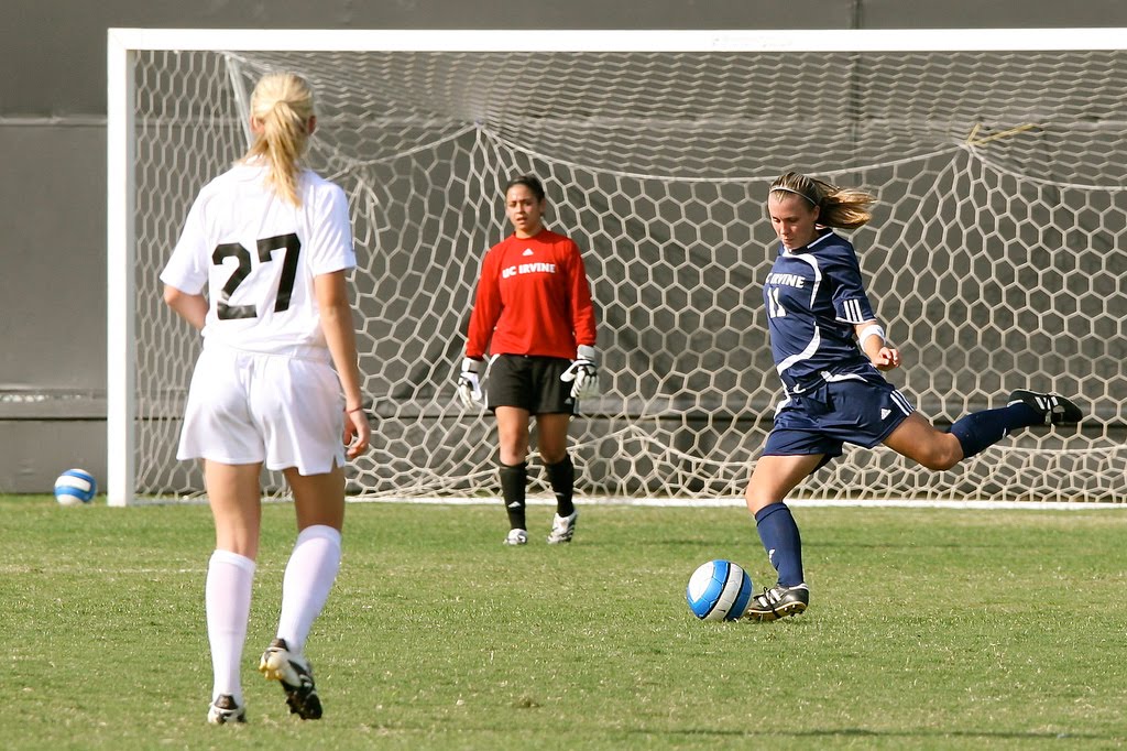 Socer - fotball: Girls playing soccer