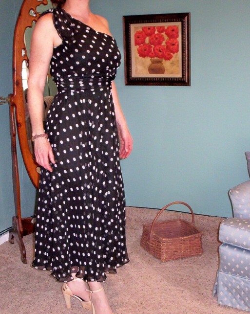 [CLOTH+Aurelie+Polka+Dot+Dress+Side.jpg]