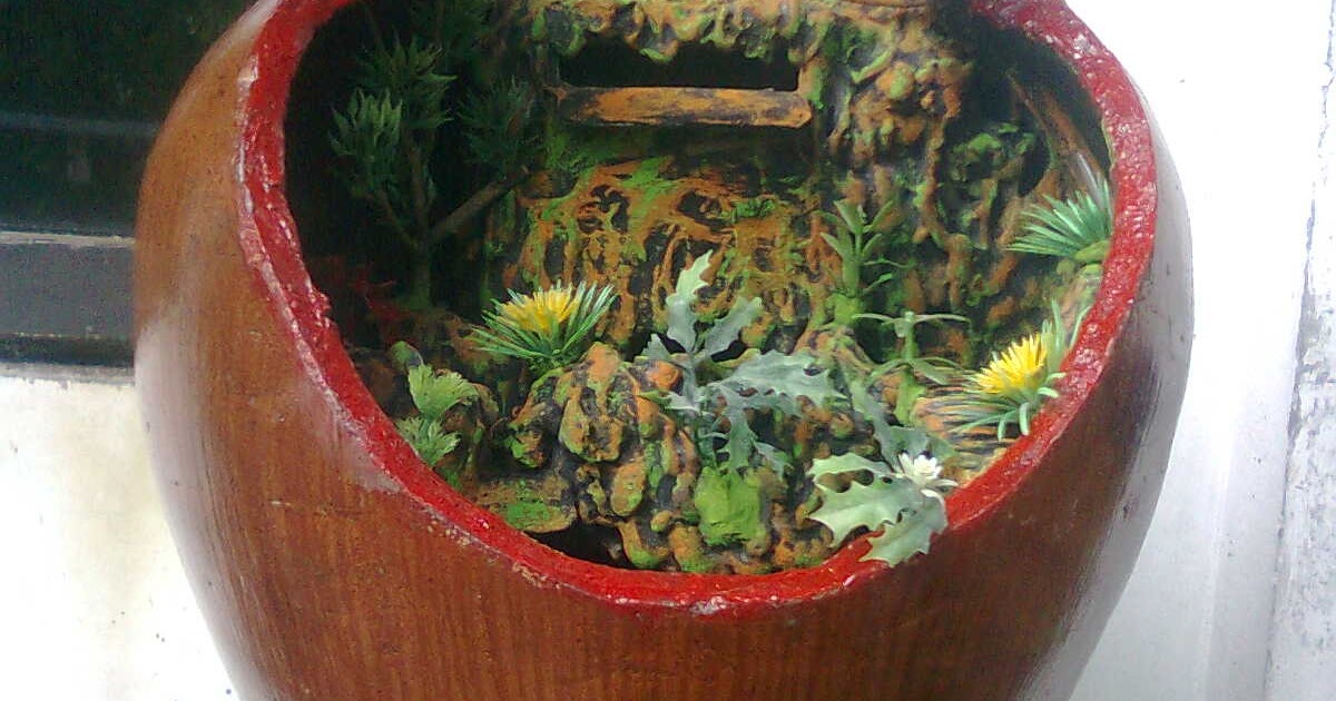 creativeDesign Unique aquarium of pottery.