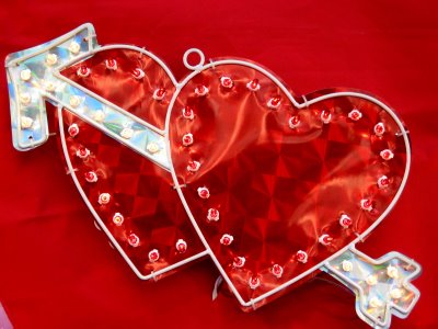 [valentines_hearts_arrow.jpg]