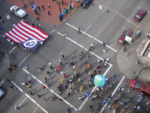 [protesters+anti+war+iraq+8.jpg]