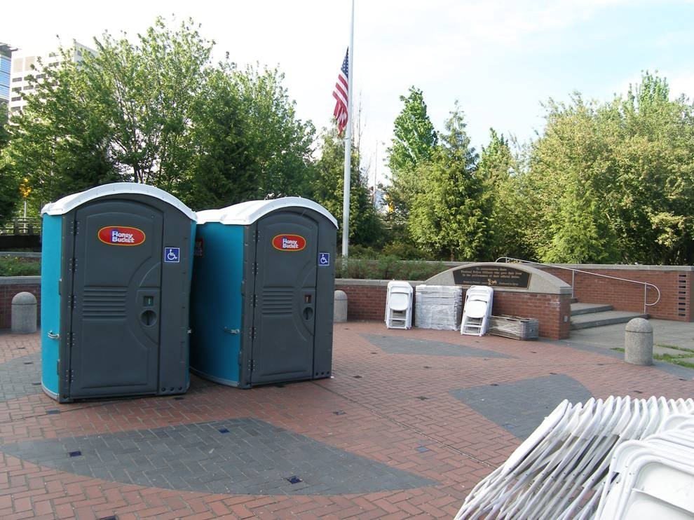 [ObamaPoliceMemorial2-1.JPG]