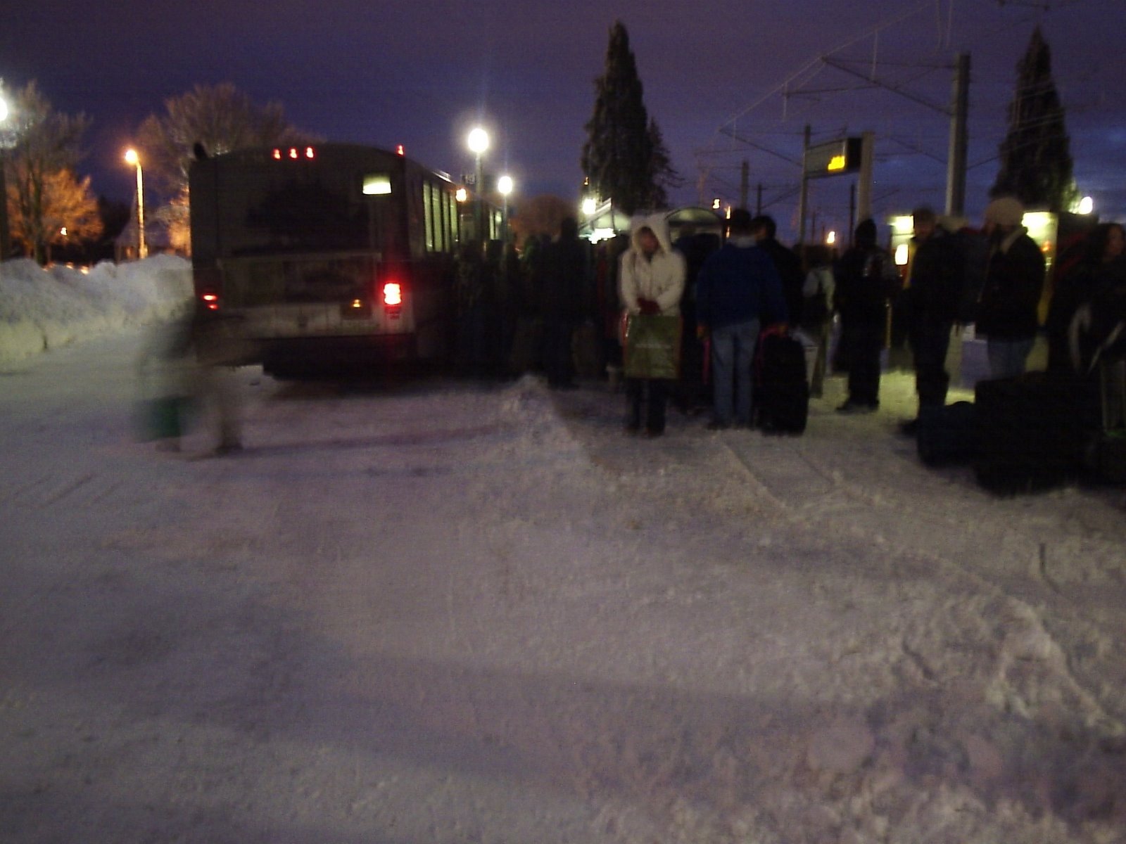 [BUS+AT+LIGHT+RAIL+STATION+CRAIG.JPG]
