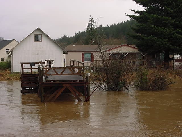 [FLOOD+2009+CATHLAMET+3.JPG]