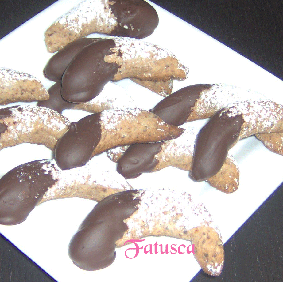 [Crescentes-de-nozes-e-choco.gif]