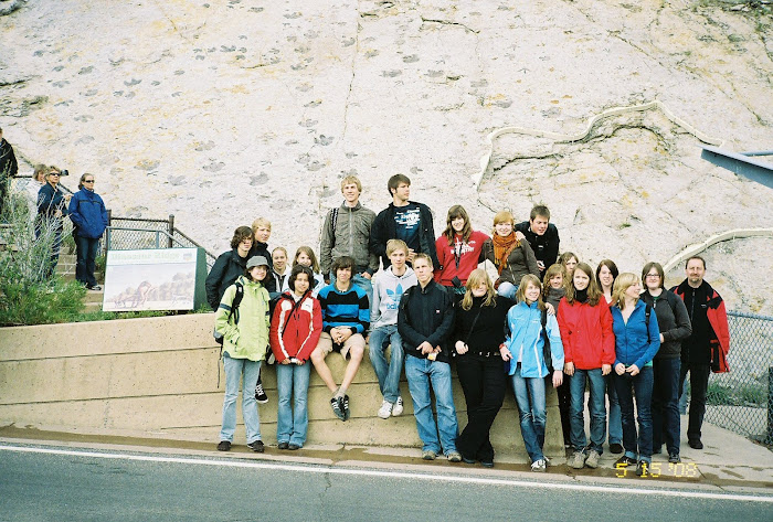 Group picture at Dinasour Ridge