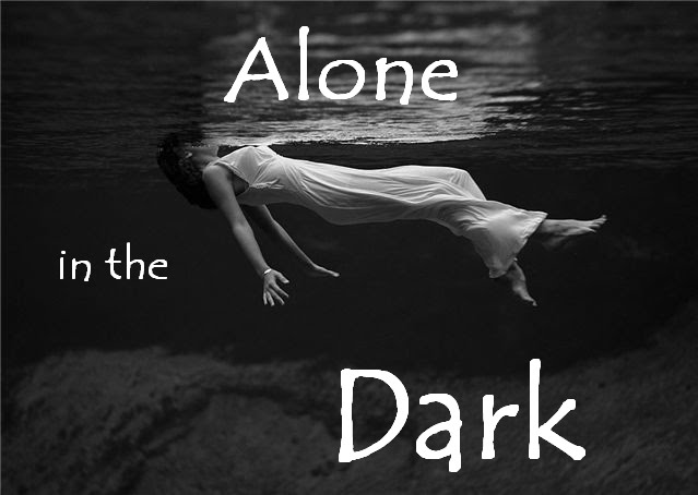 sola en la oscuridad