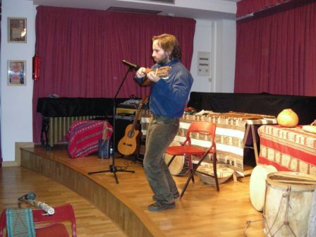 [charango.JPG]