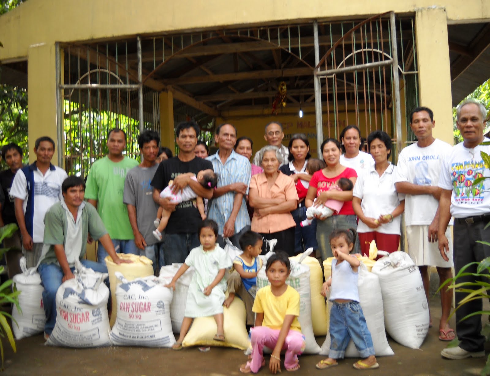 [Thirteen+families+received+a+sack+of+Rice+each.jpg]