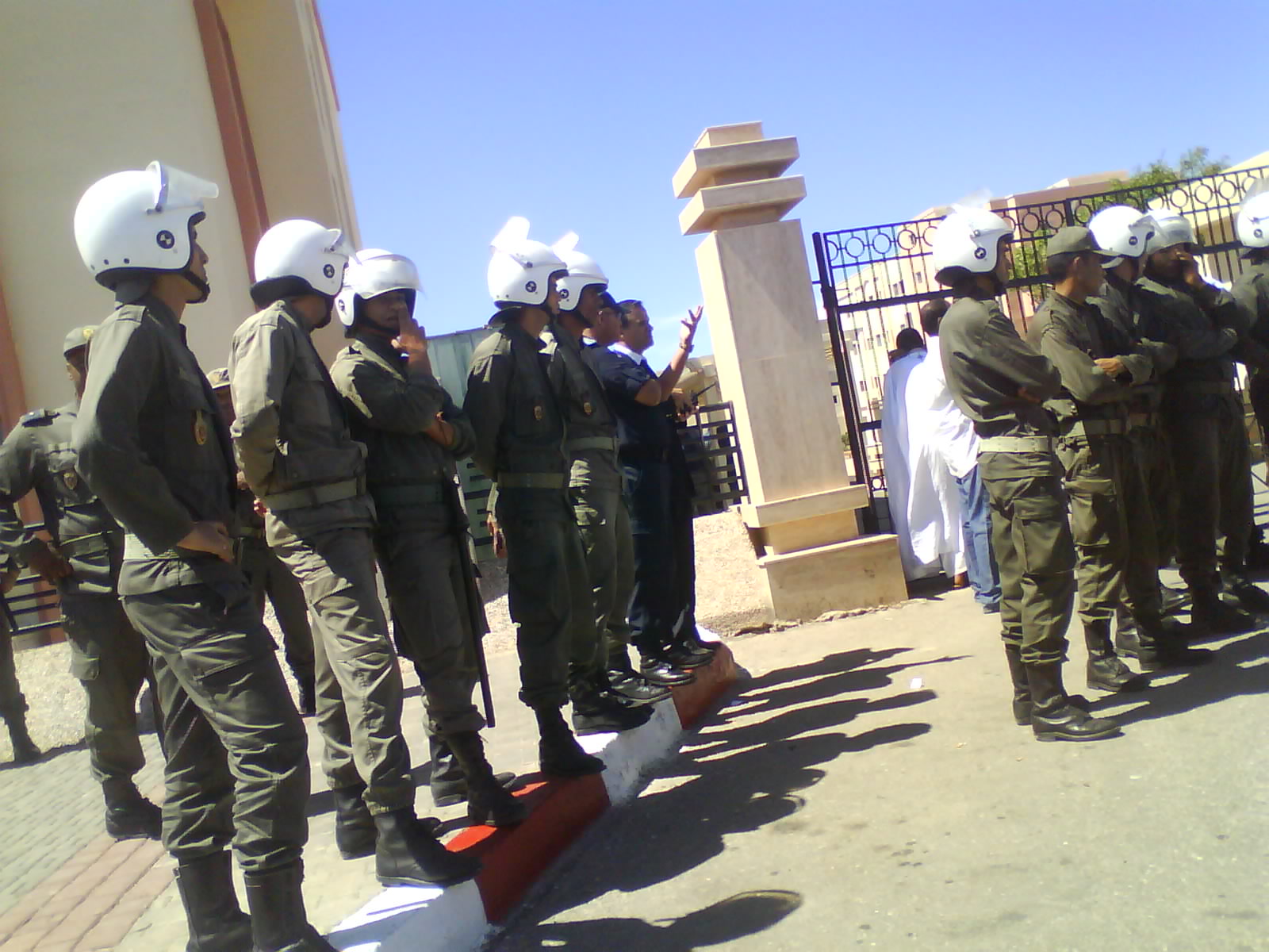 الإطاحة بقائد القوات المساعدة في تطوان بعد زيارة ملكية  Dakhla+5