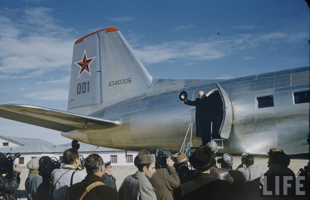 [KRUCHEV+EN+AFGANISTAN+12-1955.jpg]