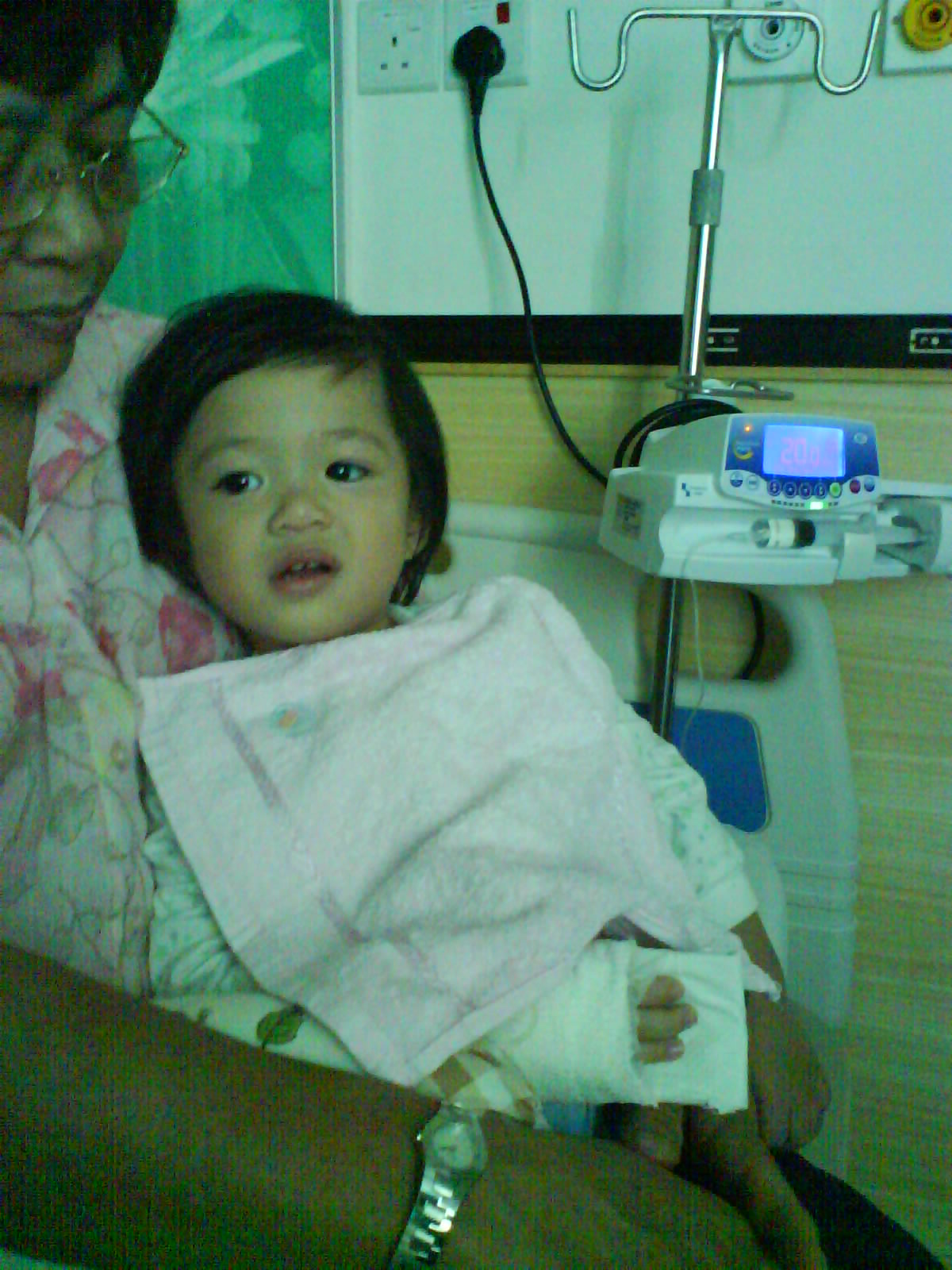 [1st+day+admitted+to+Colombia+Asia+Hospital.JPG]