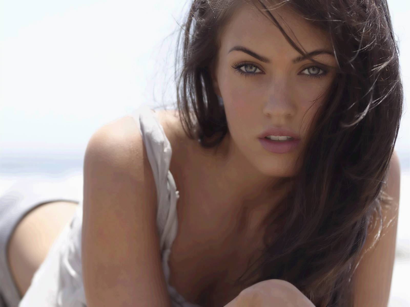 http://3.bp.blogspot.com/_2IU2Nt4rD1k/TCeWNYLoJBI/AAAAAAAABxU/qYzXBDH8LtA/s1600/megan-fox-wallpapers.jpg