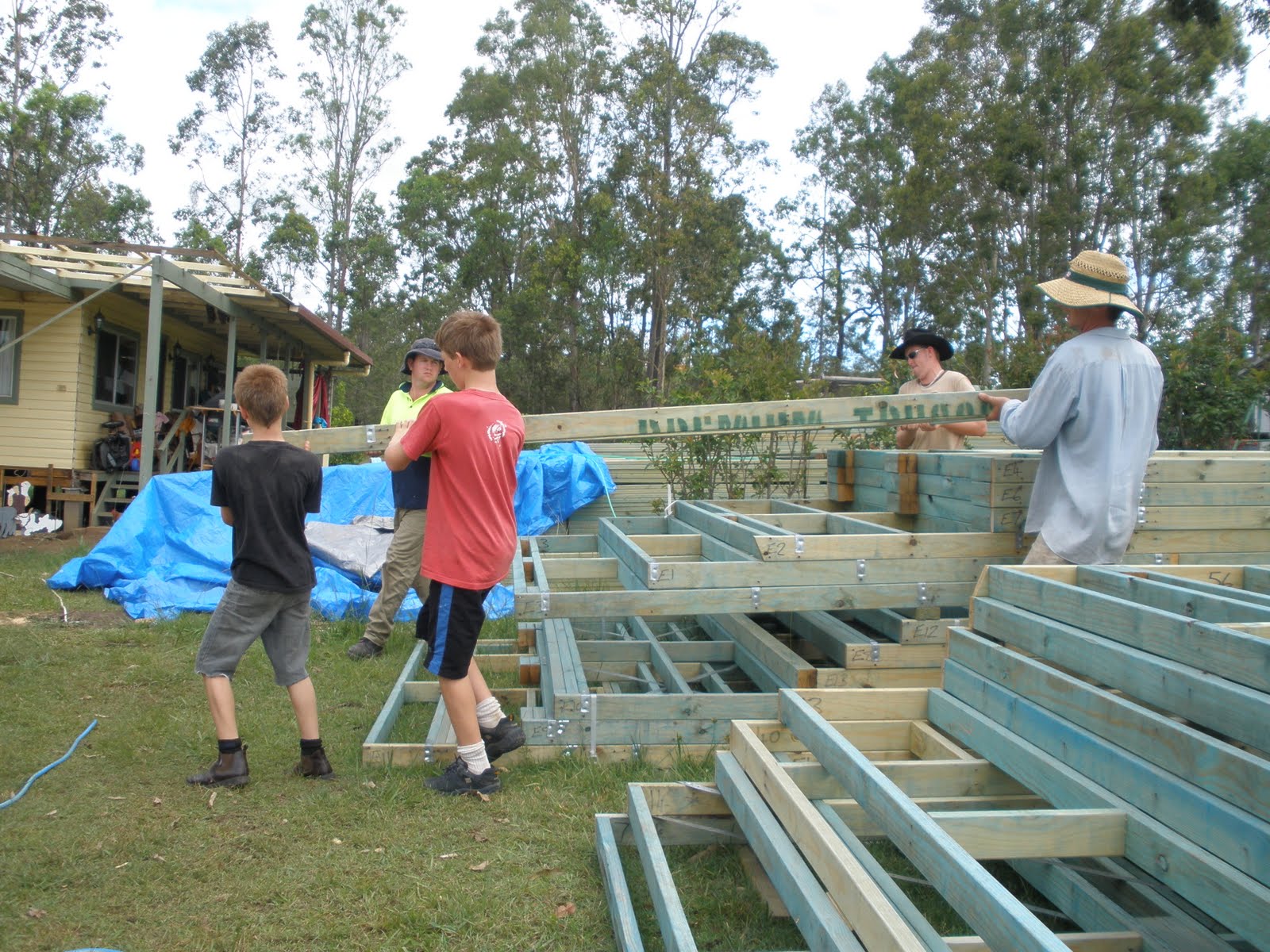 [ext+-+walls+day+1,+1.jpg]