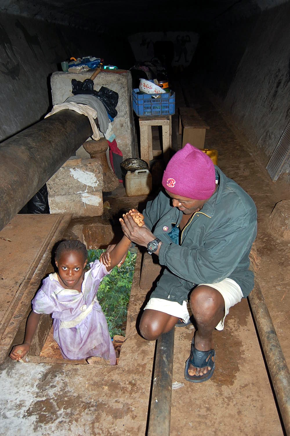 [Bridgeman+giving+daughter+a+hand.JPG]