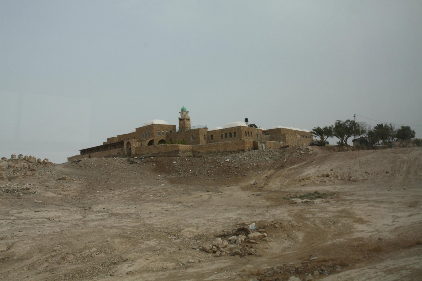 [masjid+Nabi+Musa.JPG]