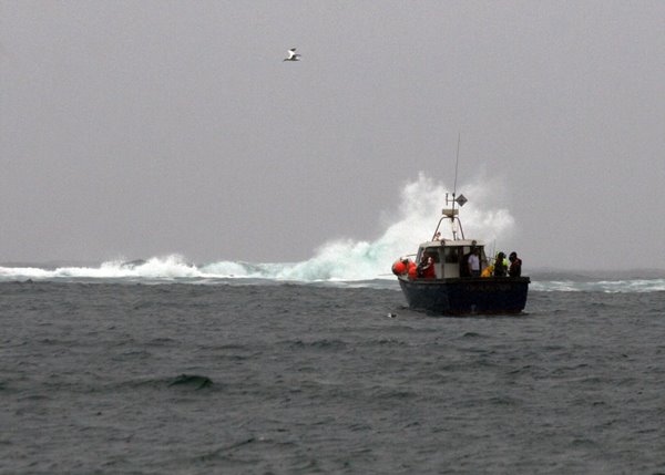 Pendant ce temps, le "Anchorsiveen" l'autre bateau, passe de mauvais moments