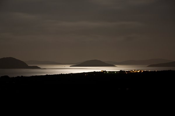 Dans le coeur de la Ghaeltacht du sud-ouest du Kerry, sur un coup de minuit (Ballingskellig)