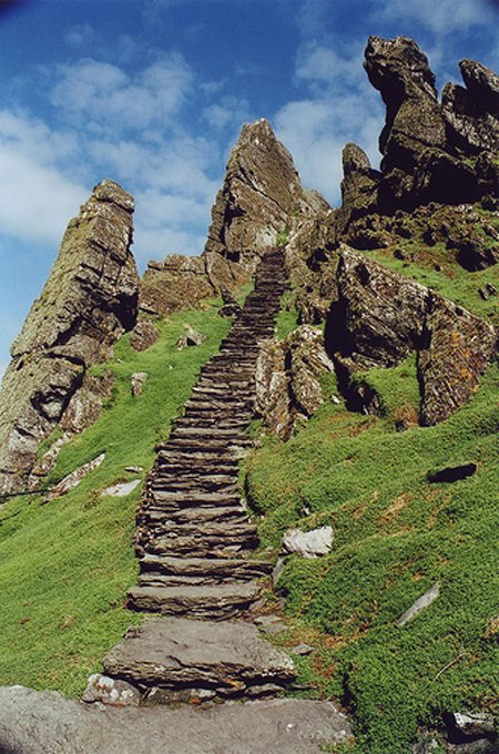 Les dernieres marches vers ce monastere des "Skellig Rocks"