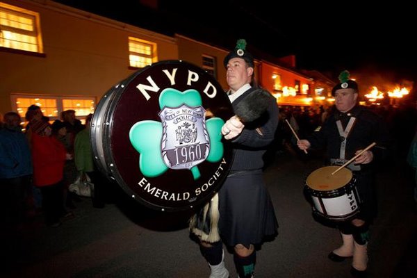 "New York Police Department Pipe Band", ils etaient la, a Portmagee, superbe, rien d'autre a dire