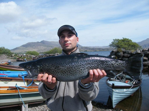 Poisson de la semaine pour Markus Kase, un client allemand avec une belle truite de  mer de 8,5lbs