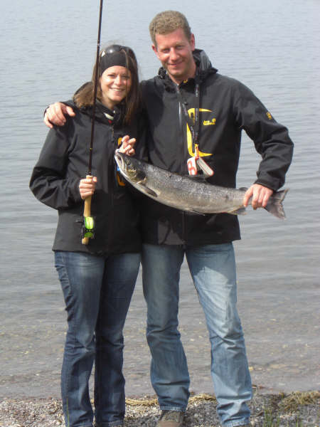 Corinne et Serge avec leur beau saumon du Currane le 30 mai