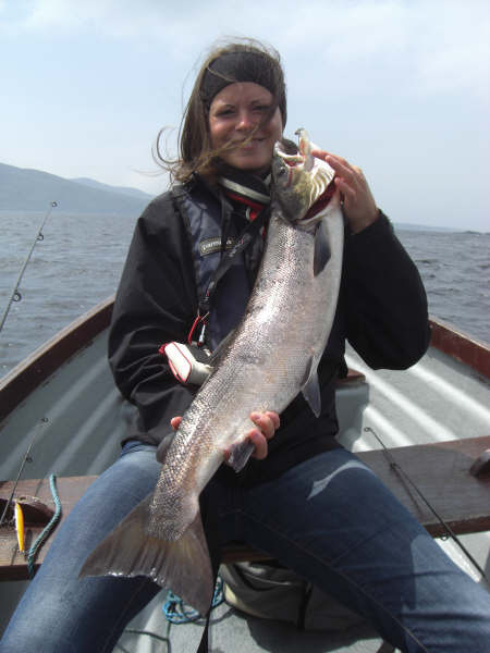 Corinne et son beau saumon prise le 31 mai