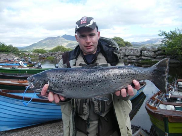 Sean Smith avec une specimen sea trout de 6lbs 2oz prise cette semaine