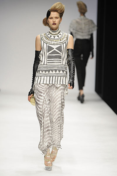 [SASS_AW10_0091[1].jpg]