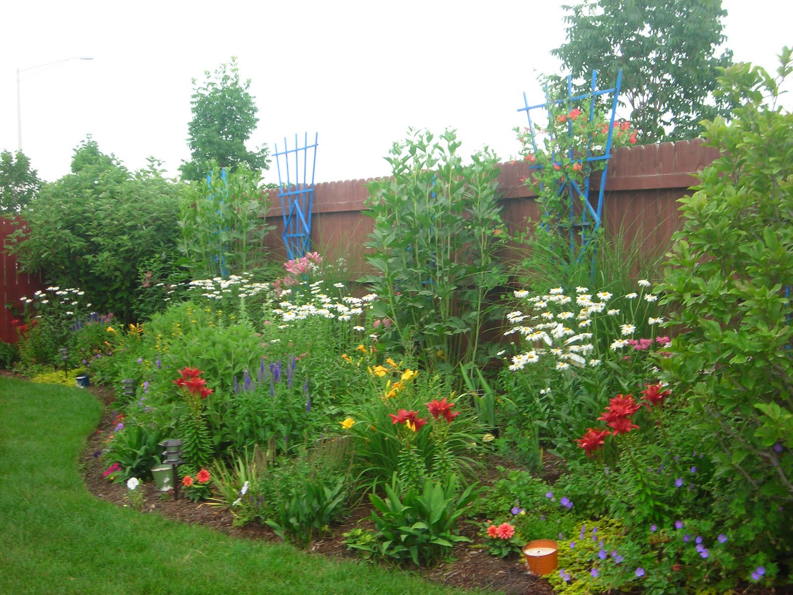 Pardon My GardenBy My Gardener Fertilze your Perennial Beds