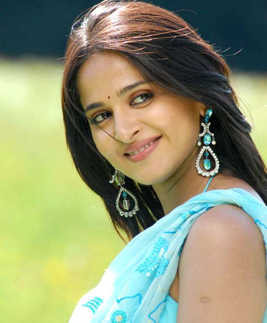 [Anushka+side+view.jpg]