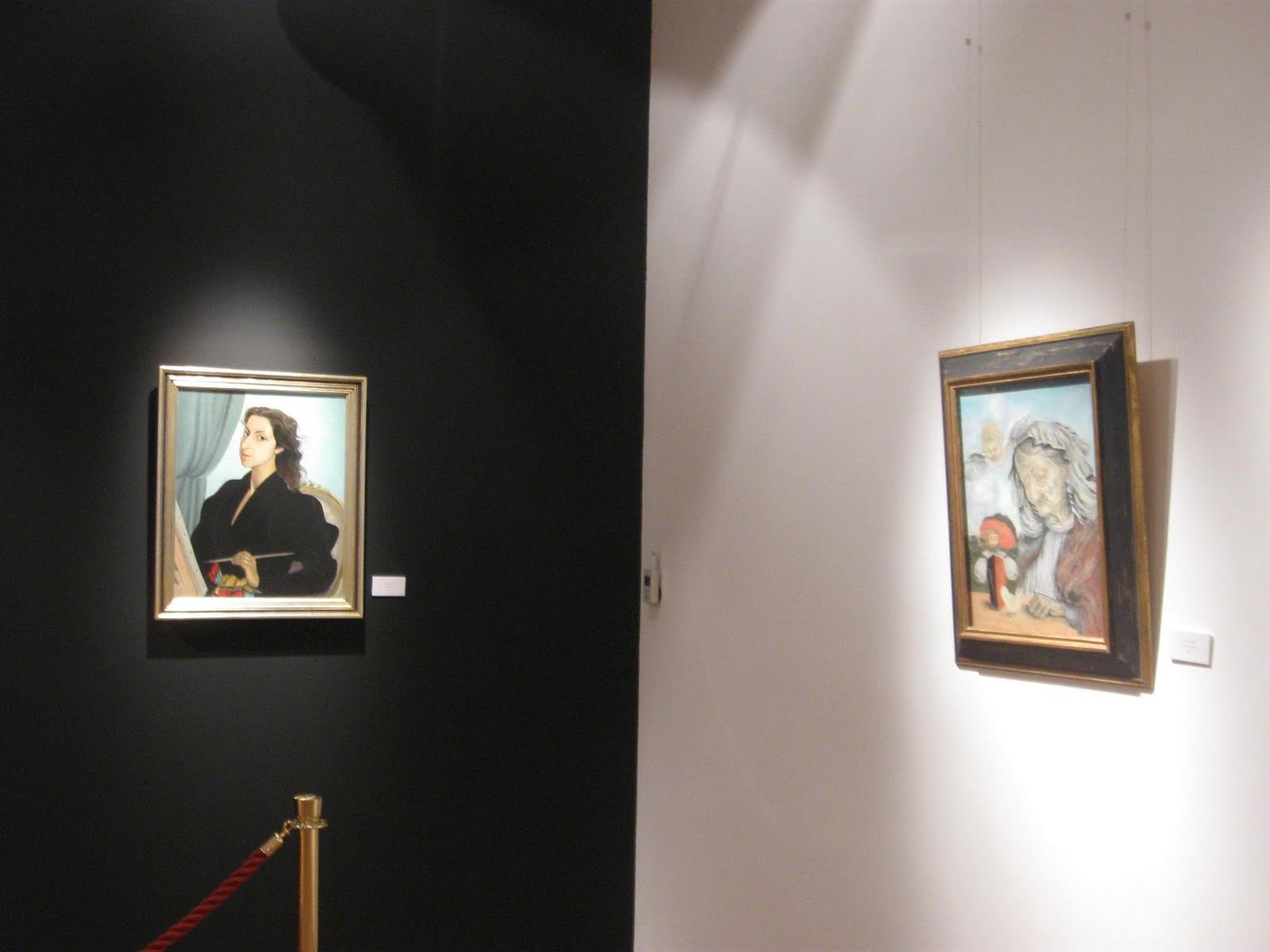 [autoportret+i+starica+crno+belo.JPG]