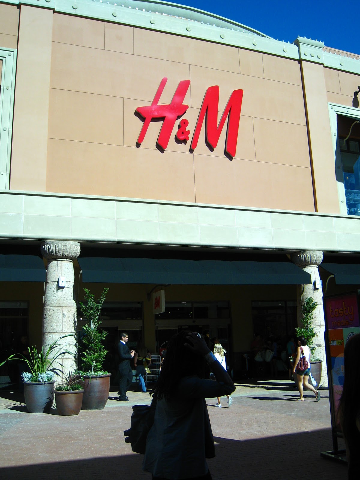 Rocks Fashion Bug H&M at the Citadel Outlet