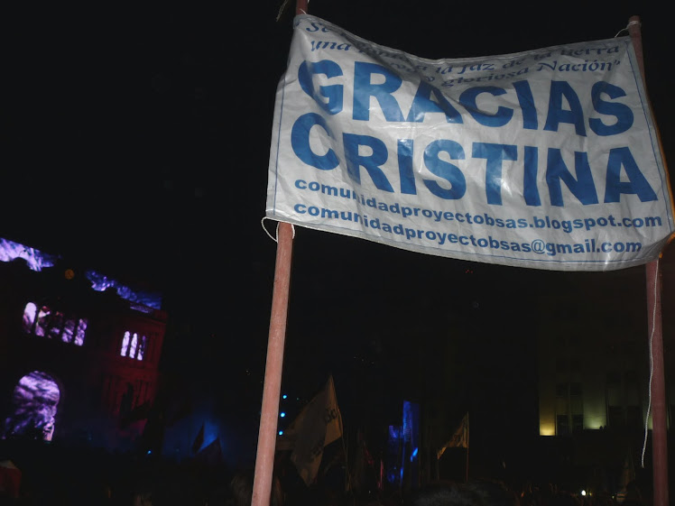 ...nosotros levantamos el nuestro: "GRACIAS CRISTINA"