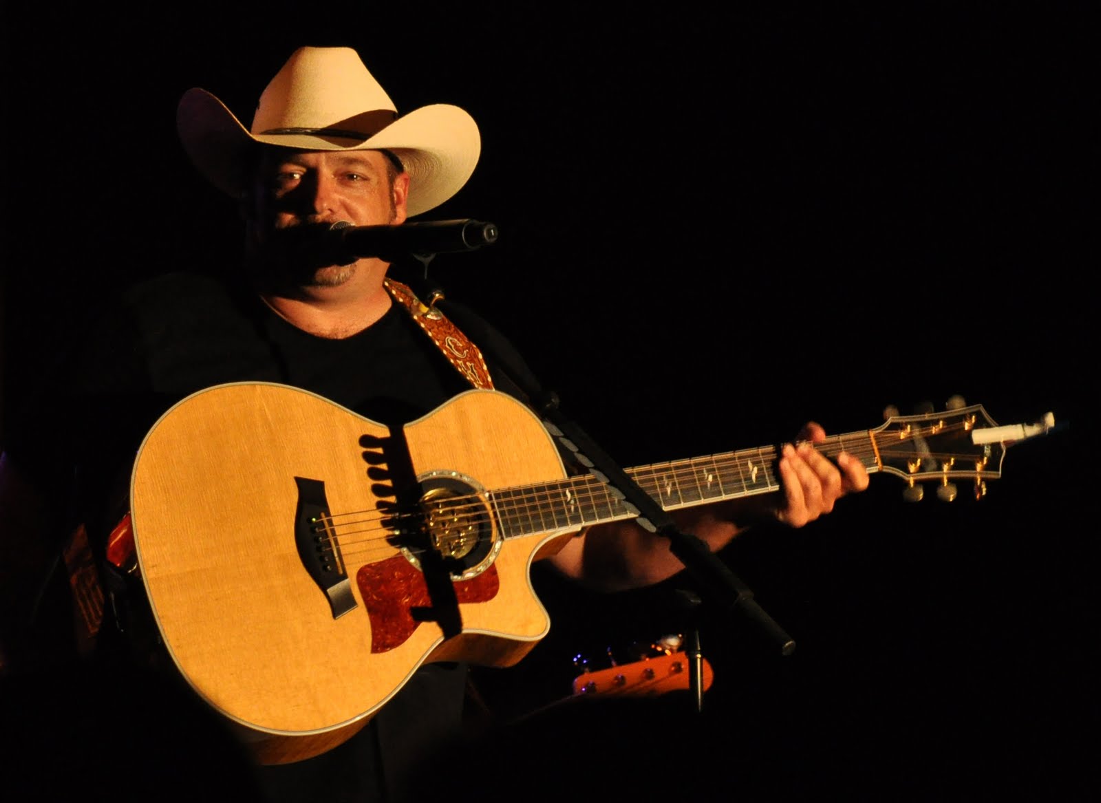 Mr. and Mrs. Boe Simmons: Chris Cagle gained baby weight... wait, what?