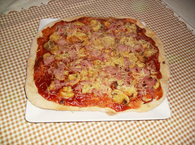 pizza de fiambre e cogumelos Imagem+727