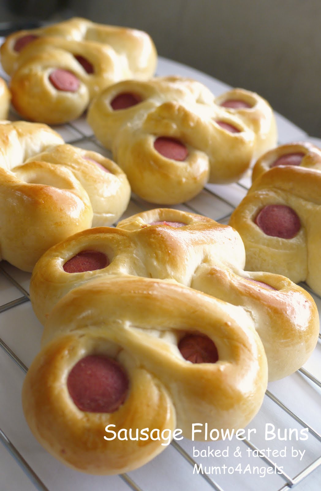 A Mum to 4 Angels Sausage & Chicken Floss Flower Buns