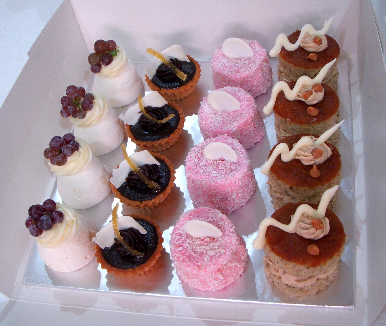 Bearylicious Cakes Dessert Platter 3