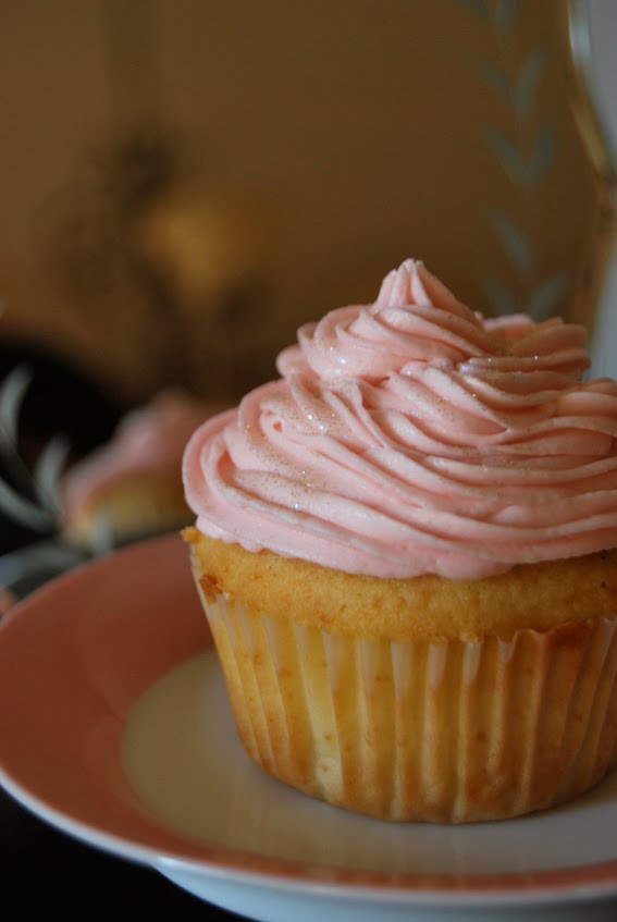 [Vanilla_pink_cupcakes2.jpg]