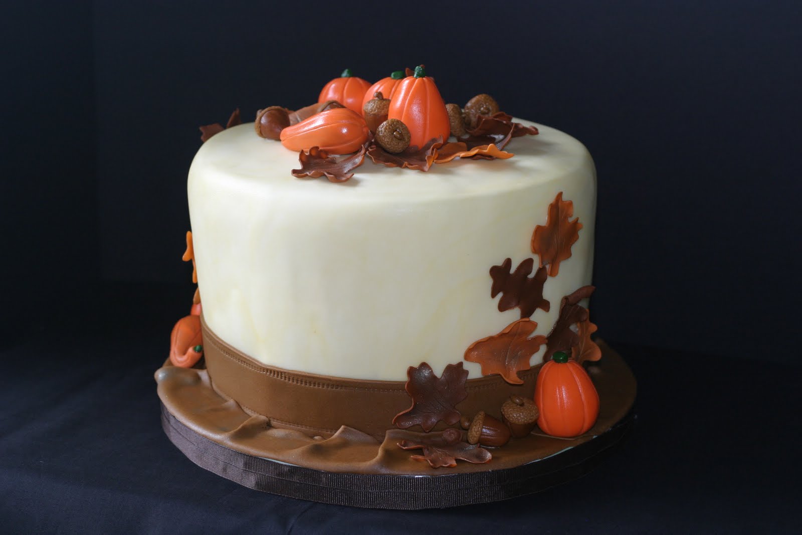 My Pink Little Cake Thanksgiving Fall Cake