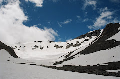Snow fields on Wonderland Trail (Mount Rainier)