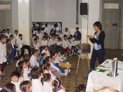 Tarde de lectura y niños en Realicó... Caramelos, bolitas,