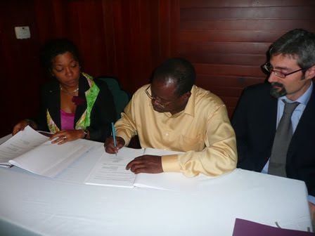 [Signing-ceremony.JPG]