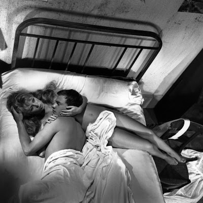 Brigitte Bardot, Jean-Louis Trintignant dans Et Dieu créa la femme, de Vadim - Badot nude, Bardot naked,Bardot nackt - BB, La femme et le pantin, Le Mépris, par Vadim, Viva Maria, Le repos du guerrier, Gainsbourg : Bonnie and Clyde - Gainsbourg, une vie héroïque, Bardot jouée par Claudia Schiffer - Blog with a View - Thierry Follain