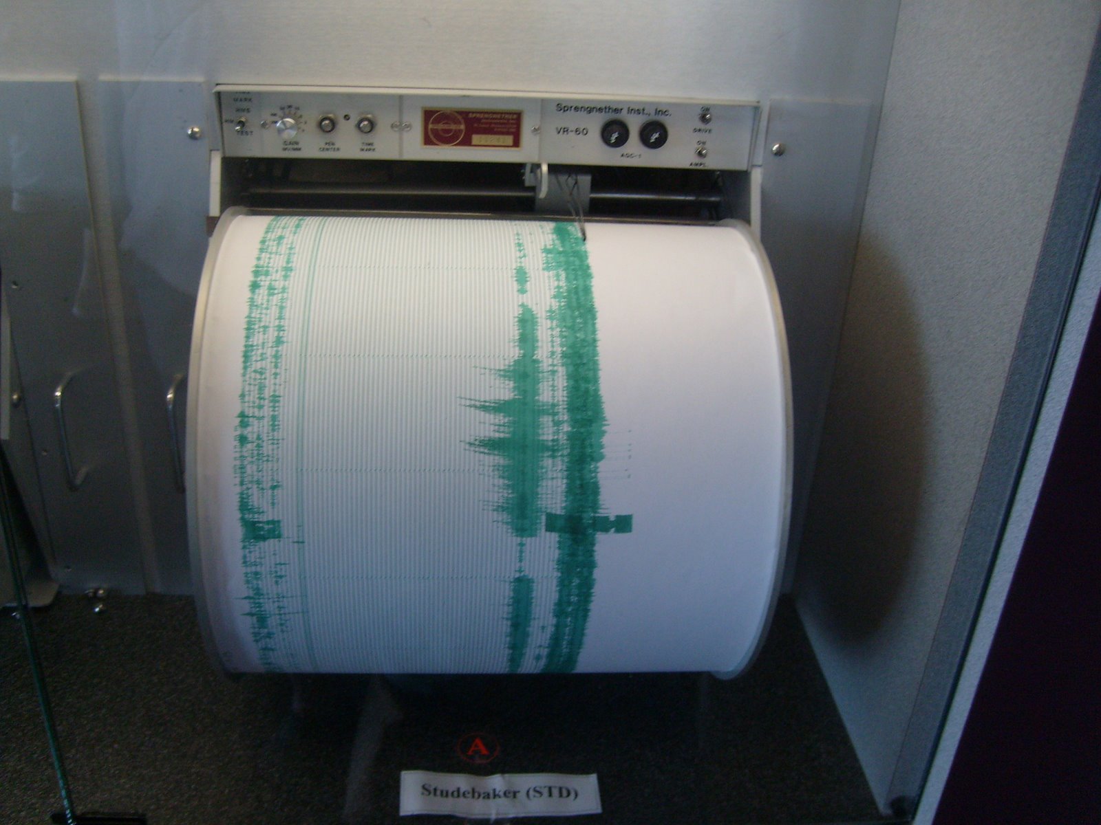 [seismograph.JPG]