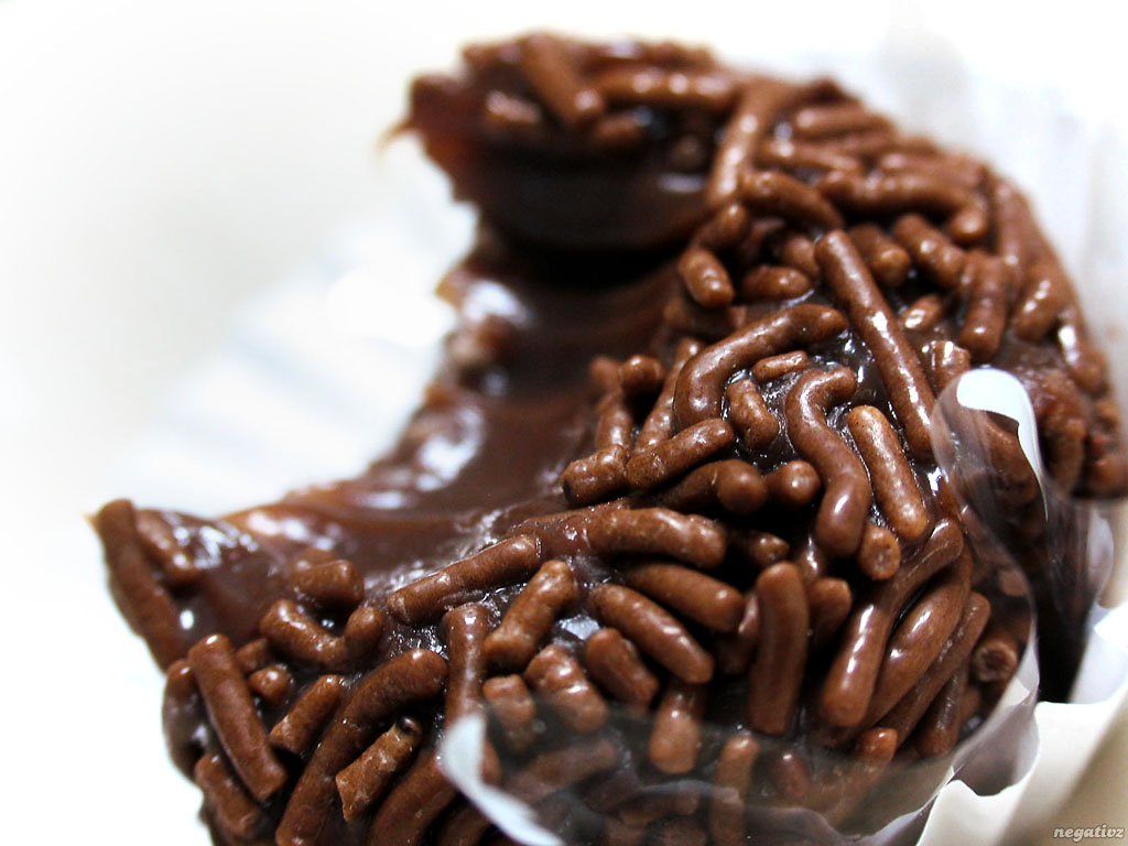 [brigadeiro-mordido.jpg]