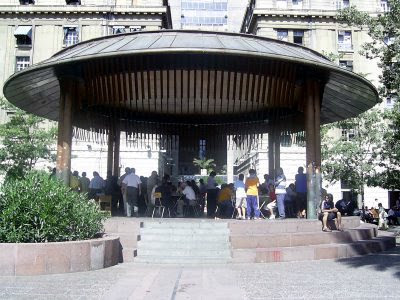 ajedrecistas en la Plaza de Armas de Santiago de Chile