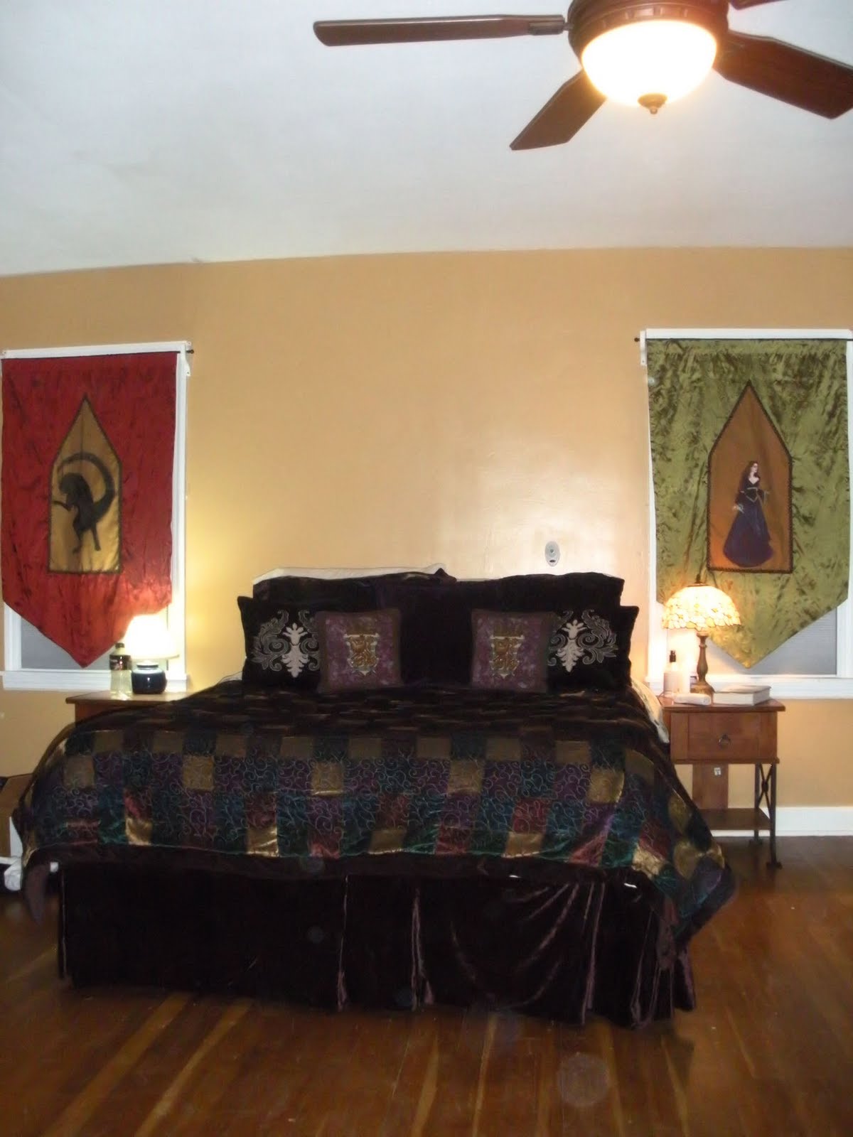 CattyCorner Cottage A Bed in the Bedroom